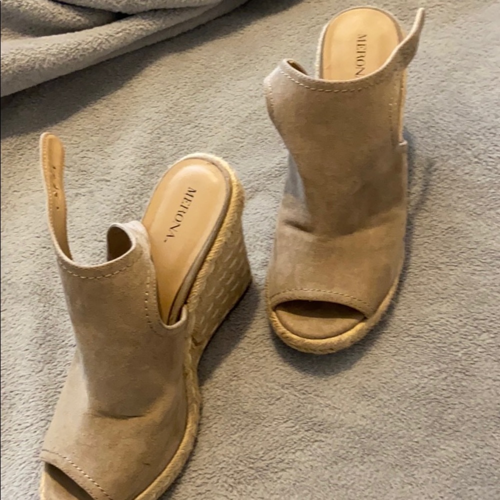 Shoes size 8.5